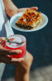 קוקטייל ואוכל