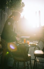 שולחן בפאב הברךSMALL